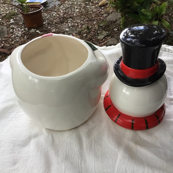 A CERAMIC SNOWMAN COOKIE JAR. - Picture 4 of 4